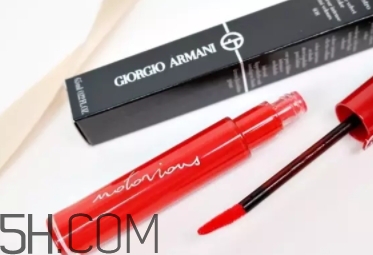 阿瑪尼408多少錢(qián)？阿瑪尼限量簽名紅管408專(zhuān)柜價(jià)格