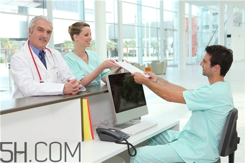 抑郁癥不敢出門怎么辦？抑郁癥不敢告訴親人