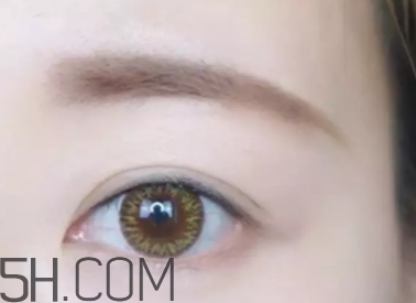 草莓紅口紅適合黃皮嗎？草莓紅口紅顯白嗎？