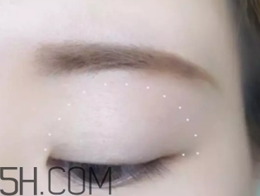 草莓紅口紅適合黃皮嗎？草莓紅口紅顯白嗎？