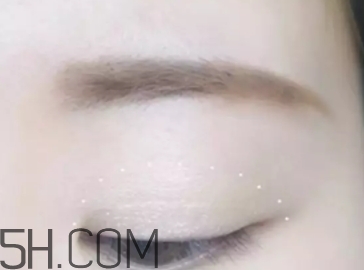 草莓紅口紅適合黃皮嗎？草莓紅口紅顯白嗎？