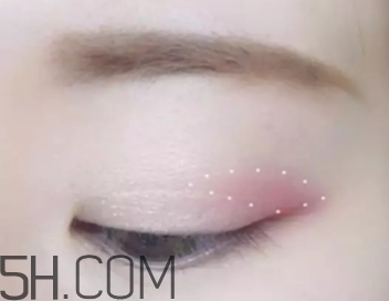 草莓紅口紅適合黃皮嗎？草莓紅口紅顯白嗎？