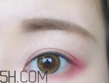 草莓紅口紅適合黃皮嗎？草莓紅口紅顯白嗎？