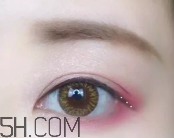 草莓紅口紅適合黃皮嗎？草莓紅口紅顯白嗎？