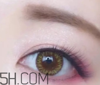 草莓紅口紅適合黃皮嗎？草莓紅口紅顯白嗎？