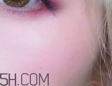 草莓紅口紅適合黃皮嗎？草莓紅口紅顯白嗎？