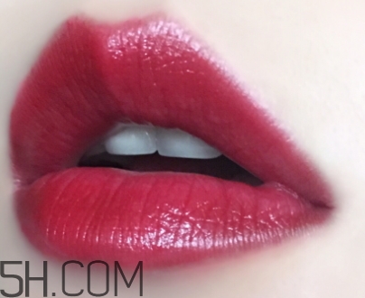 草莓紅口紅適合黃皮嗎？草莓紅口紅顯白嗎？