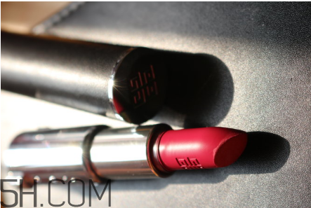 紀梵希小羊皮金管多少錢？紀梵希小羊皮國內(nèi)專柜價