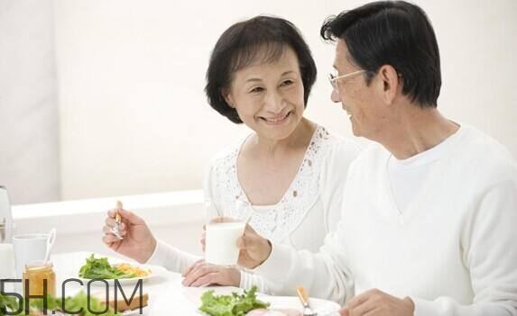 老年人晚餐吃什么好？老年人晚餐有什么注意事項？