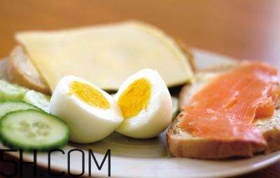 人為什么會(huì)掉發(fā)？怎么防止掉發(fā)？