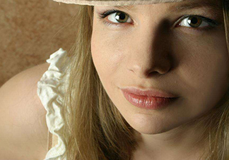 女生說(shuō)我的胸好小什么意思？女生說(shuō)我的胸好小怎么回復(fù)