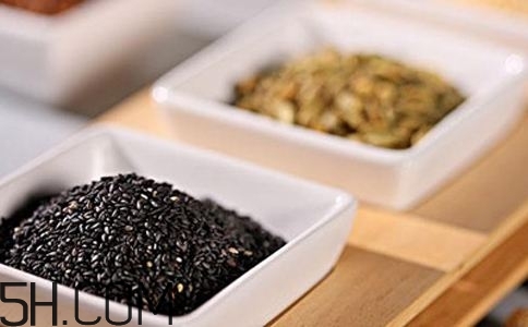 人為什么會(huì)掉發(fā)？怎么防止掉發(fā)？