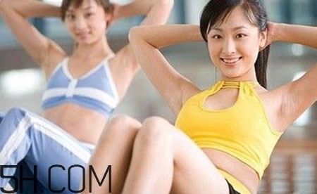 腰椎不舒服怎么辦？怎么預防腰椎間盤突出？