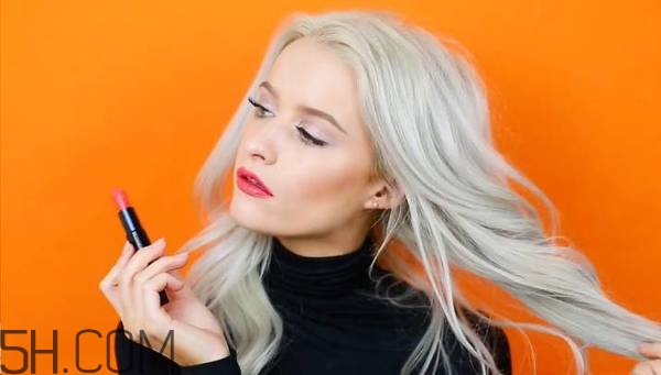 紀(jì)梵希新版禁忌之吻有哪些色號？紀(jì)梵希禁忌之吻霓虹唇膏試色