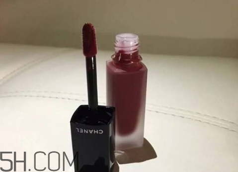 香奈兒絲絨口紅43適合黃皮嗎？香奈兒口紅哪個色最火？