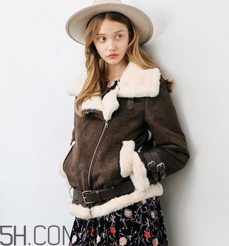 羊羔絨是什么面料？羊羔絨和海貍絨哪個好？