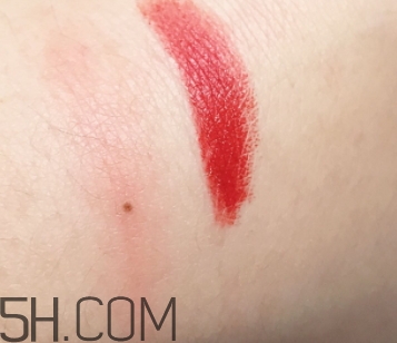 mac小辣椒干不干？mac小辣椒是滋潤還是啞光