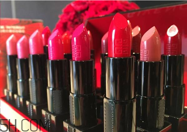 紀(jì)梵希新版禁忌之吻有哪些色號？紀(jì)梵希禁忌之吻霓虹唇膏試色