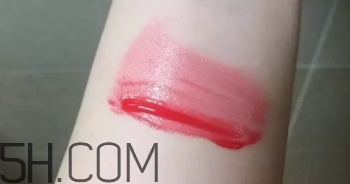 胭脂紅口紅是什么顏色？胭脂紅口紅效果圖試色