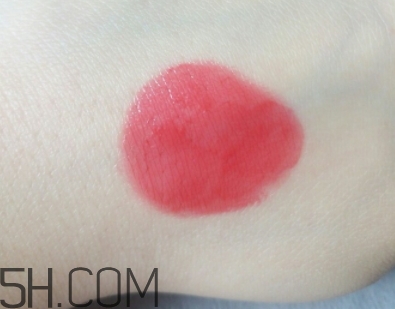 水紅色口紅適合黃皮嗎？水紅色口紅顯白嗎？