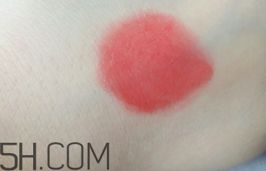 水紅色口紅適合黃皮嗎？水紅色口紅顯白嗎？