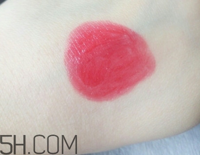 水紅色口紅適合黃皮嗎？水紅色口紅顯白嗎？