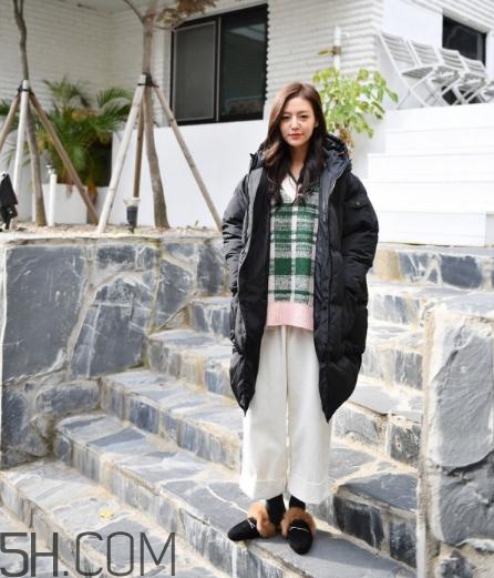 黑色面包服怎么搭配？黑色面包服搭配圖片