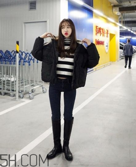 黑色面包服怎么搭配？黑色面包服搭配圖片