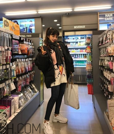 黑色面包服怎么搭配？黑色面包服搭配圖片