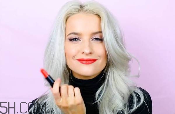 紀(jì)梵希新版禁忌之吻有哪些色號？紀(jì)梵希禁忌之吻霓虹唇膏試色