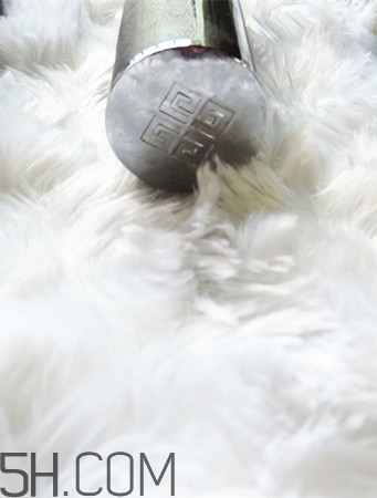 紀(jì)梵希小羊皮304是什么顏色？紀(jì)梵希小羊皮滋潤嗎？