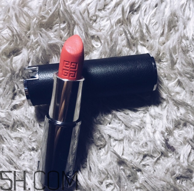 紀(jì)梵希小羊皮304是什么顏色？紀(jì)梵希小羊皮滋潤嗎？