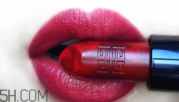 紀(jì)梵希新版禁忌之吻有哪些色號？紀(jì)梵希禁忌之吻霓虹唇膏試色