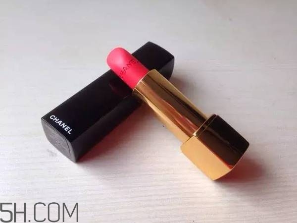 香奈兒絲絨口紅43適合黃皮嗎？香奈兒口紅哪個色最火？