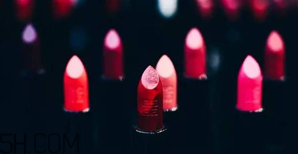 紀(jì)梵希新版禁忌之吻有哪些色號？紀(jì)梵希禁忌之吻霓虹唇膏試色