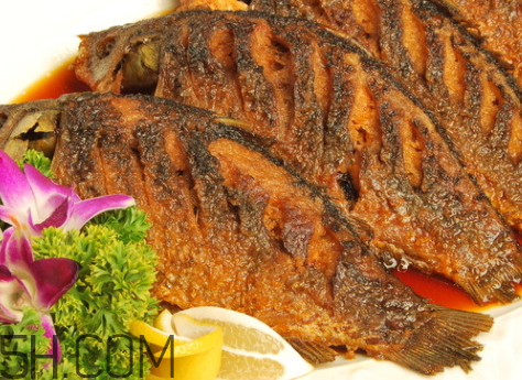 鯽魚(yú)臭了還能吃嗎 鯽魚(yú)有點(diǎn)臭了還能吃嗎 鯽魚(yú)臭了還能吃嗎 鯽魚(yú)有點(diǎn)臭了還能吃嗎