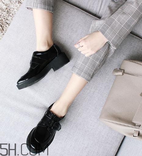 新皮鞋前面擠腳怎么辦？新鞋子磨腳后跟怎么辦？