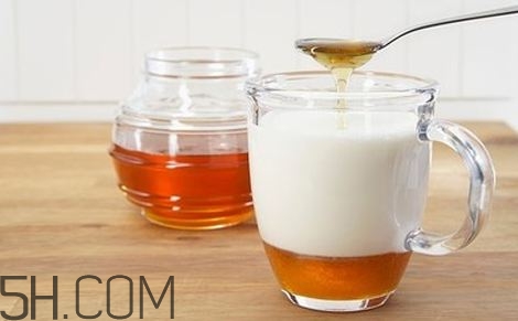牛奶可以加蜂蜜嗎？蜂蜜加牛奶怎么樣？