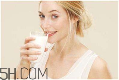 牛奶加蜂蜜的功效是什么？牛奶加蜂蜜可以減肥嗎？