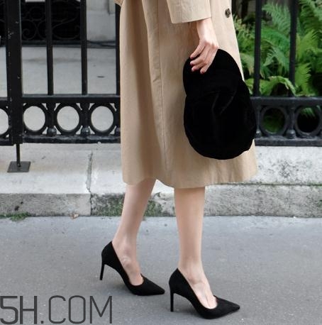 絨面鞋子油漬怎么清洗？絨面鞋子粘上油怎么辦？