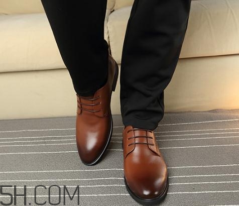 皮鞋能用烘鞋器嗎？皮鞋可以用吹風(fēng)機吹嗎？