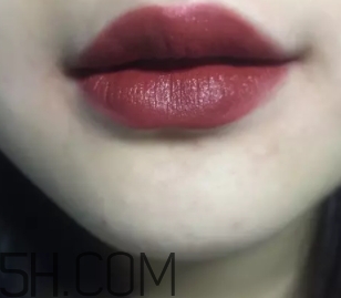 nars leslie張國榮色是什么顏色？nars leslie口紅試色