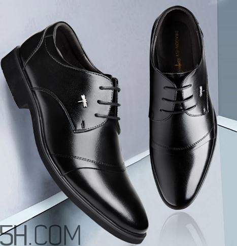 皮鞋會越穿越大嗎？皮鞋買小了怎么撐大？