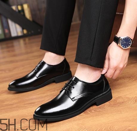 皮鞋被雨水泡了怎么辦？皮鞋被水泡后怎么處理？