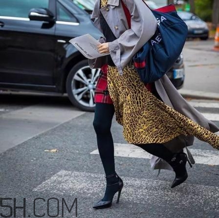 冬天穿裙子怎么搭配？冬天穿裙子搭配圖