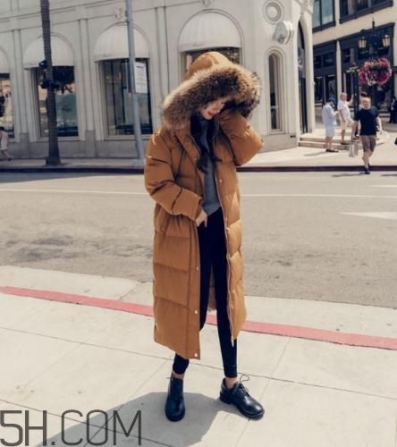 焦糖色棉襖配什么內(nèi)搭？焦糖色棉服搭配圖片