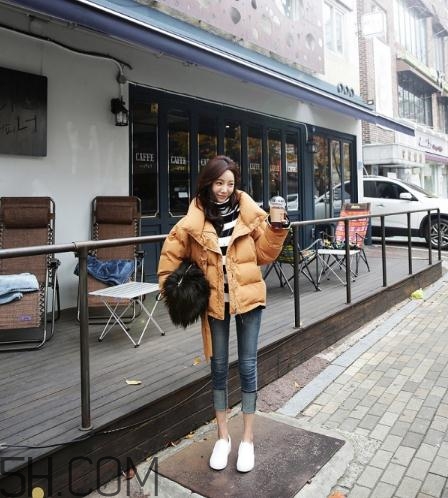 焦糖色棉襖配什么內(nèi)搭？焦糖色棉服搭配圖片