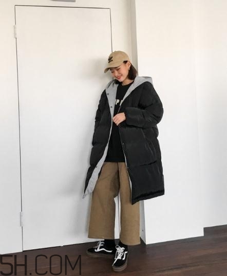 黑色棉襖配什么褲子？黑色棉服搭配褲子圖片