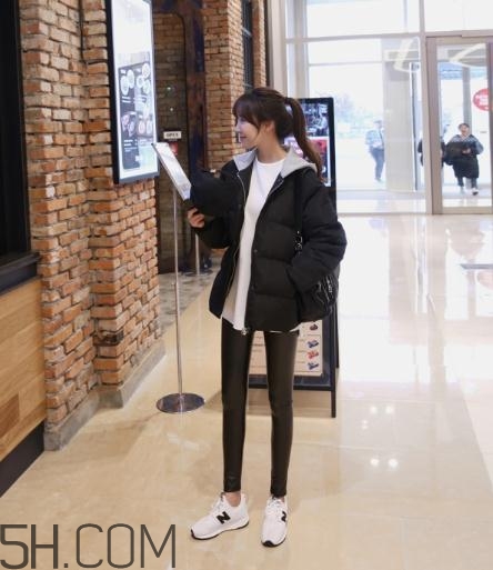 黑色棉襖配什么褲子？黑色棉服搭配褲子圖片