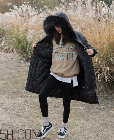 黑色棉襖配什么褲子？黑色棉服搭配褲子圖片